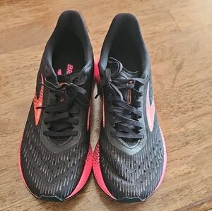 Brooks Women's Black and Pink Running Shoes Sz 9